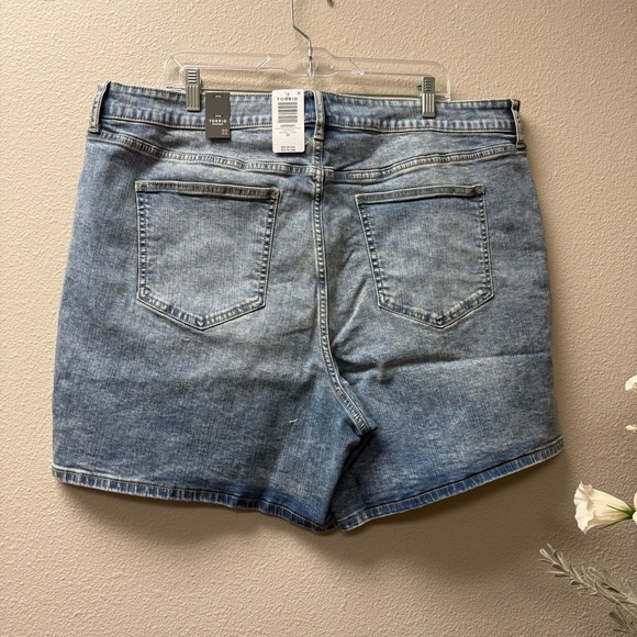NWT Torrid Denim Shorts Women’s Plus Size | Light Wash Stretch Jean Shorts - Picture 2 of 7